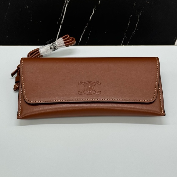 NEW CELINE TRIOMPHE SUNGLASSES BAG NEW CELINE TRIOMPHE BROWN POUCH CROSSBODY BAG - Picture 5 of 6